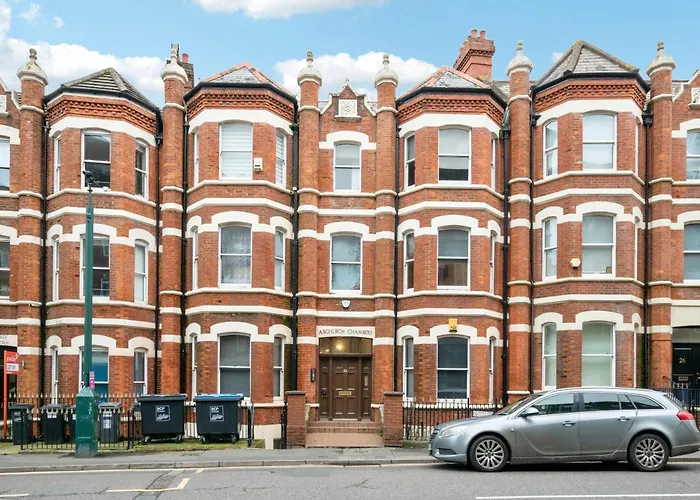 The Sant Bank, Central, Parking, Contractors Friendly, 1 Bed, Sleep Up To 4, Modern, Near Beach