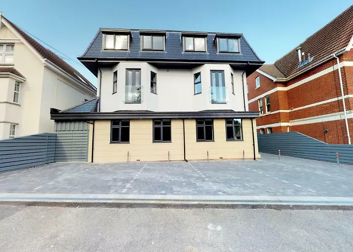 Stunning Sea View Apartment Near The Beach, Bournemouth & Poole